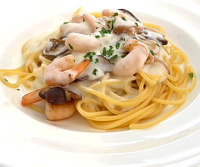 小エビとマッシュルームのホワイトソースパスタ